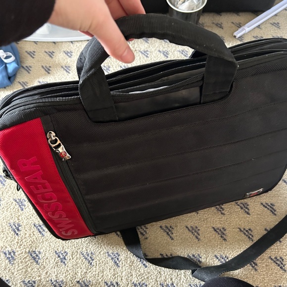 Swissgear Laptop Messenger Bag - Picture 3 of 7